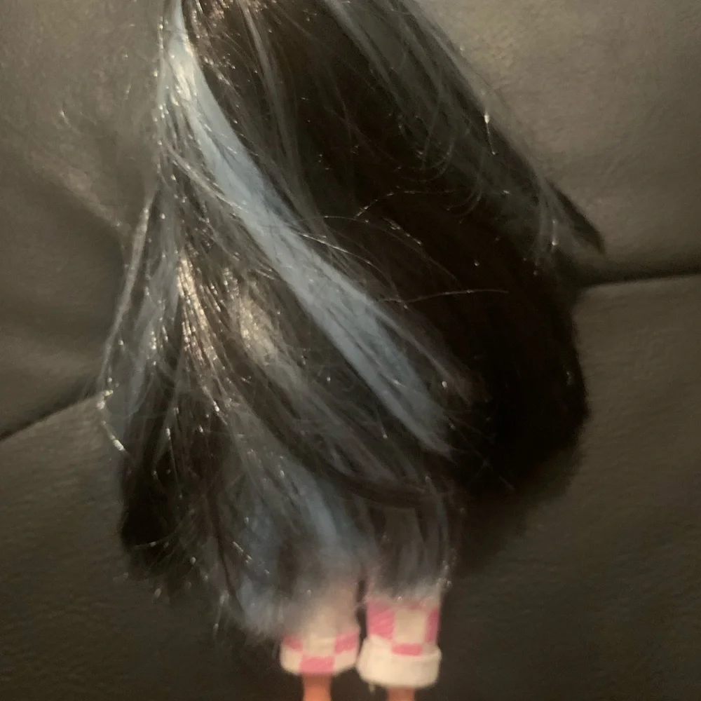 lol Omg Tween‎ 6 inches. In excellent condition. No box, no shoes or accessories